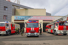 Пожарные провели учения на территории складских помещений